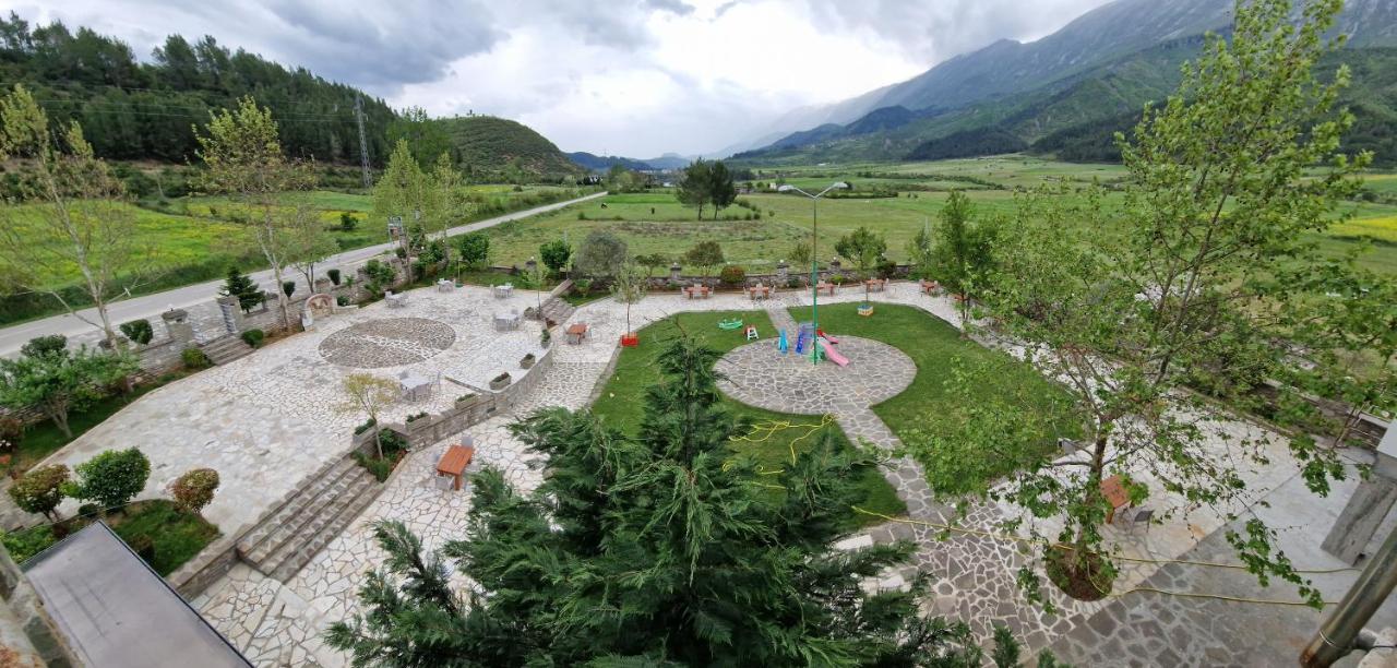 Kutal Park Inn Hotel Përmet Kültér fotó