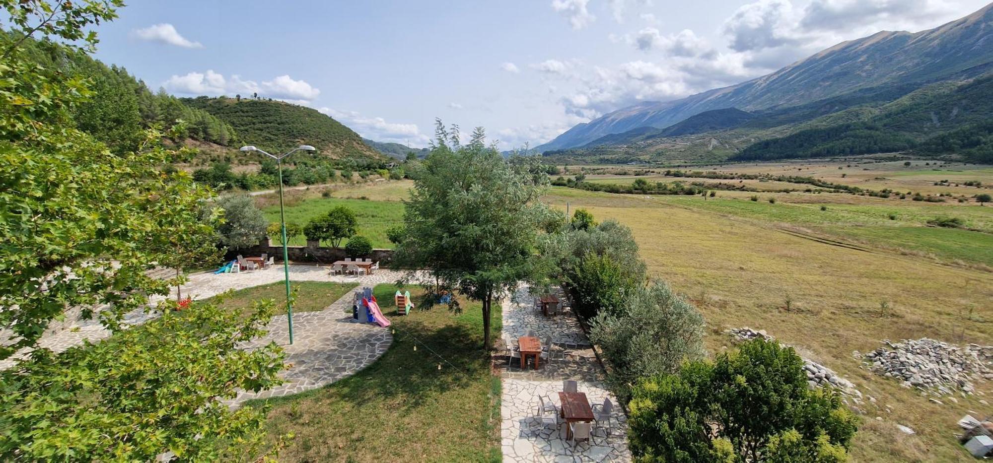 Kutal Park Inn Hotel Përmet Kültér fotó