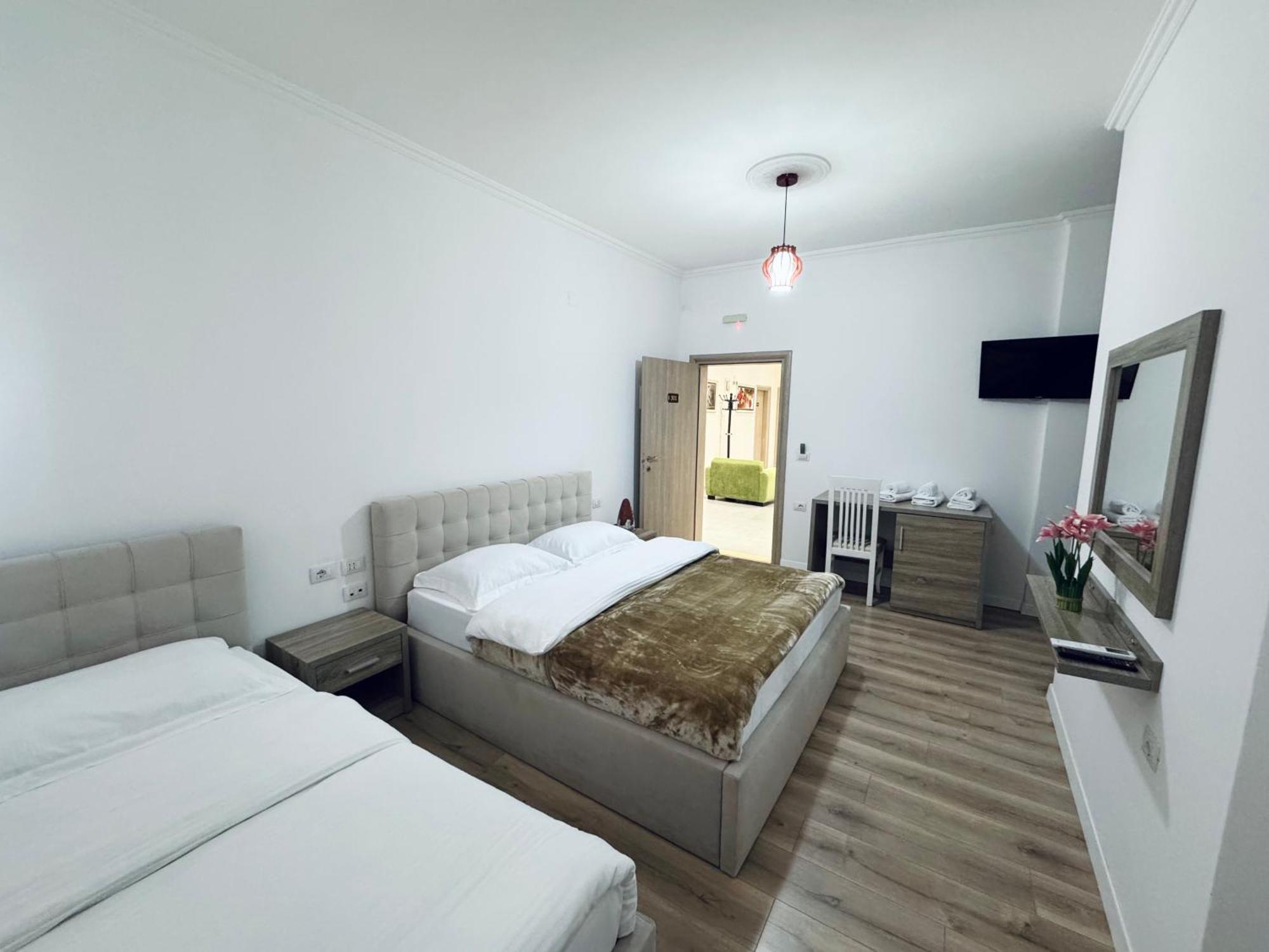 Kutal Park Inn Hotel Përmet Kültér fotó