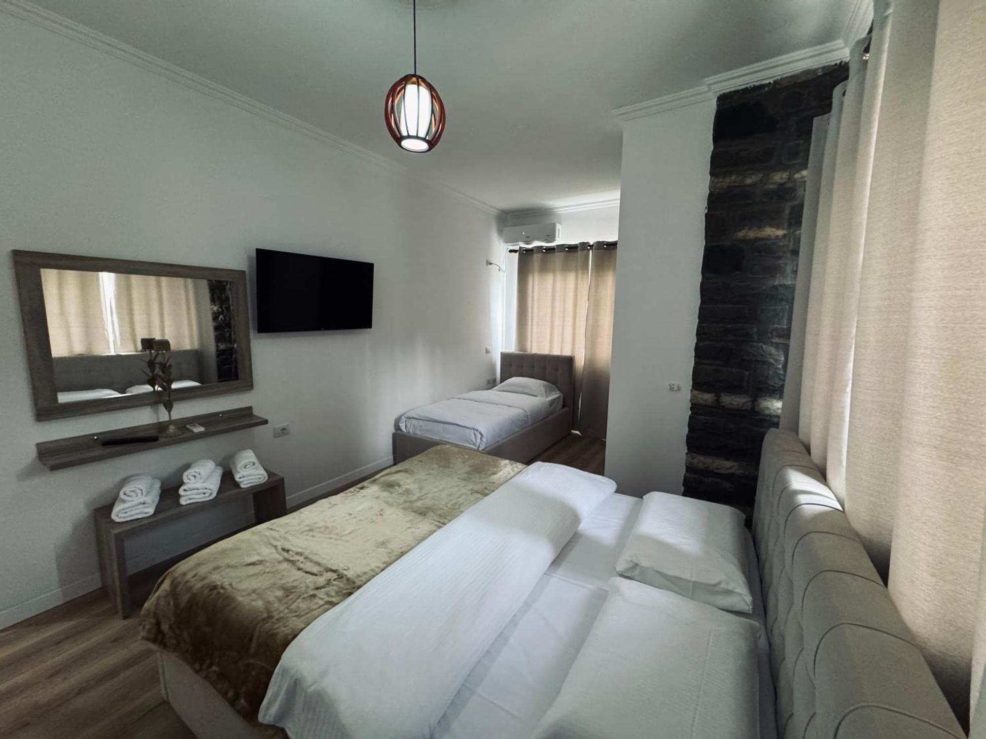 Kutal Park Inn Hotel Përmet Kültér fotó