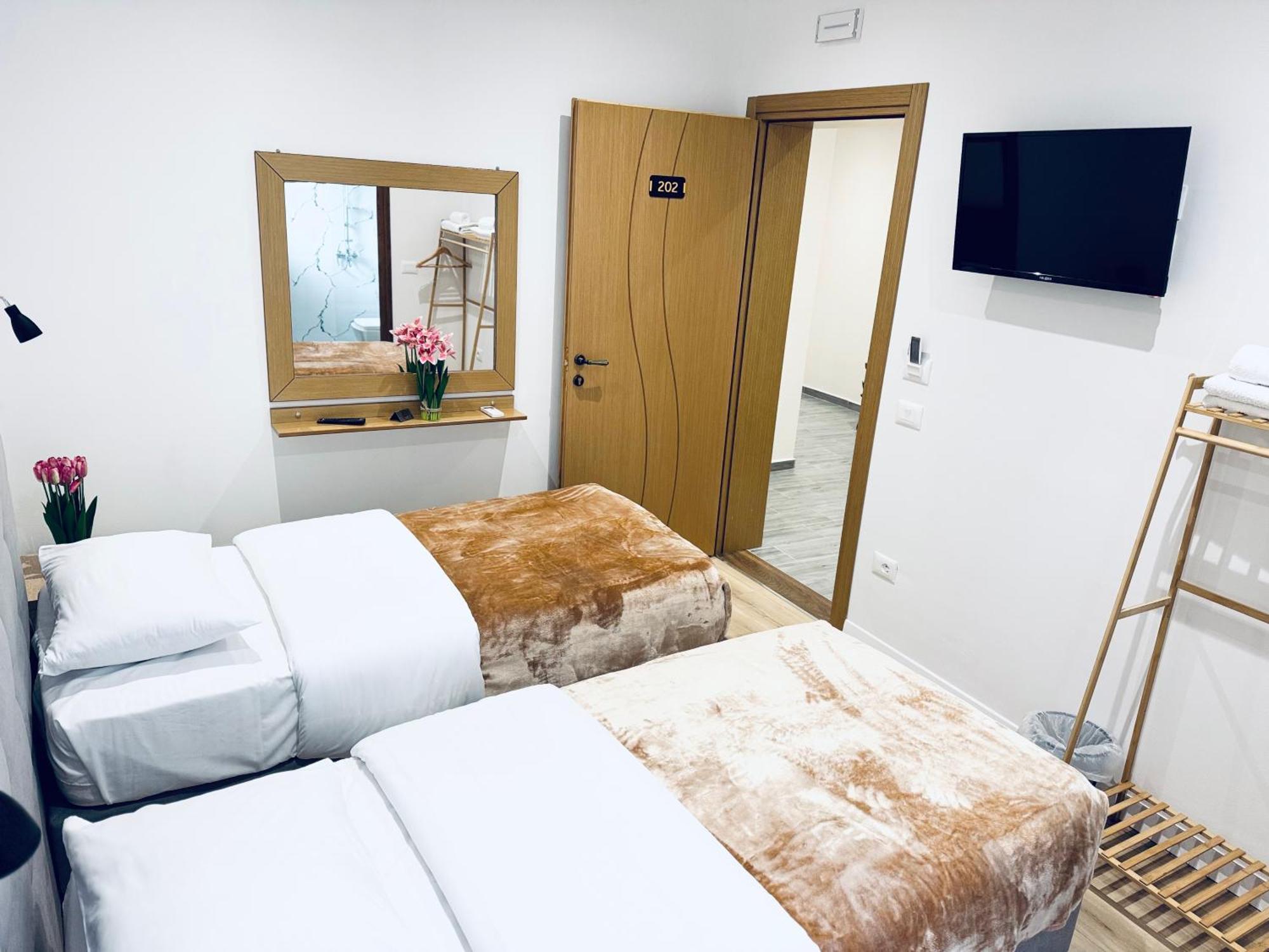 Kutal Park Inn Hotel Përmet Kültér fotó