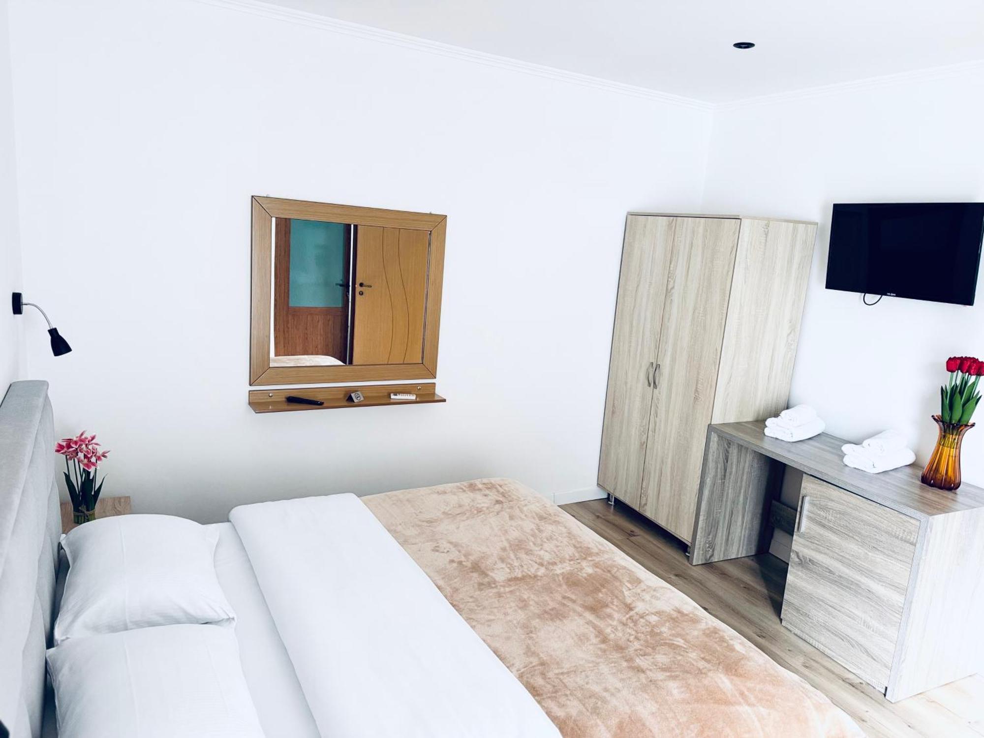 Kutal Park Inn Hotel Përmet Kültér fotó